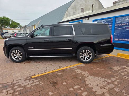 Used 2019 GMC Yukon XL Denali AWD/4WD image 8