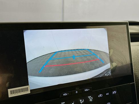 Used 2025 Toyota bZ4X FWD image 23