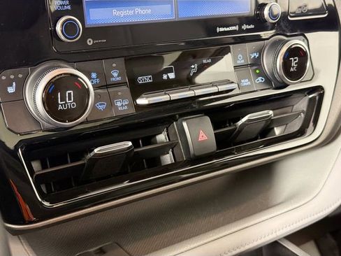 Used 2021 Toyota Highlander XLE image 15