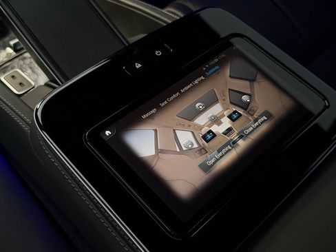 Used 2023 Mercedes-Benz Maybach GLS 600 4MATIC image 34