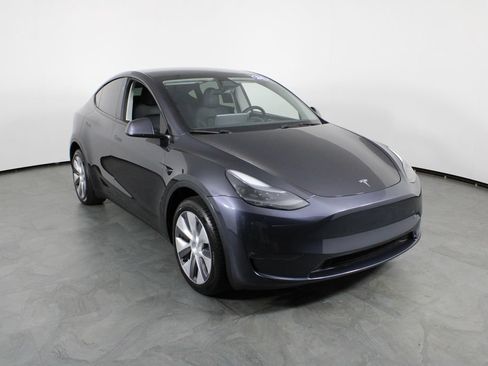 Used 2024 Tesla Model Y Long Range AWD/4WD image 4