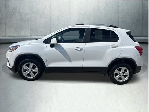 Used 2021 Chevrolet Trax LT w/ LT Convenience Package AWD/4WD image 2