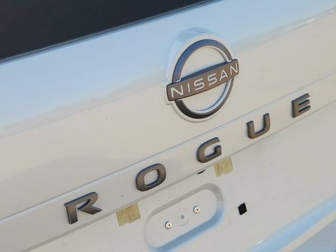 Used 2024 Nissan Rogue SL w/ SL Premium Package FWD image 9