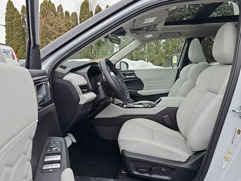 New 2026 Mitsubishi Outlander SEL image 9