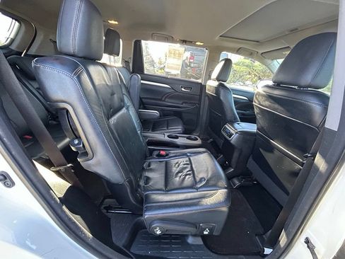 Used 2014 Toyota Highlander XLE FWD image 30