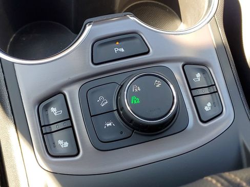 Used 2022 GMC Terrain AT4 w/ Infotainment Package II AWD/4WD image 31