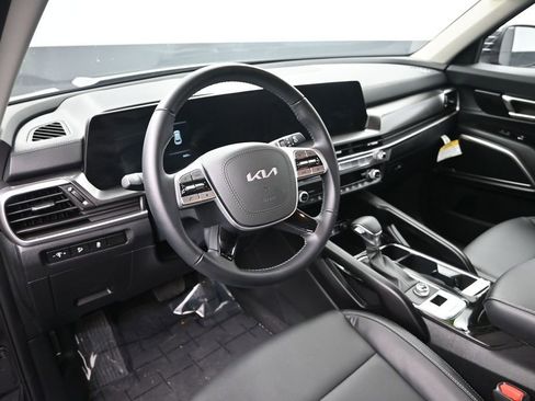 New 2025 Kia Telluride LX FWD image 13