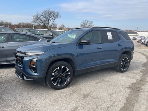 Used 2025 Chevrolet Equinox RS w/ Safety and Technology Package image 2