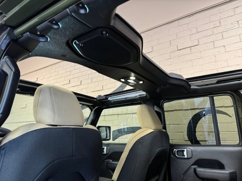 Used 2023 Jeep Wrangler Unlimited w/ Sun & Screen Package AWD/4WD image 26