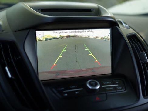 Used 2018 Ford Escape SE w/ Ford Safe & Smart Package AWD/4WD image 14