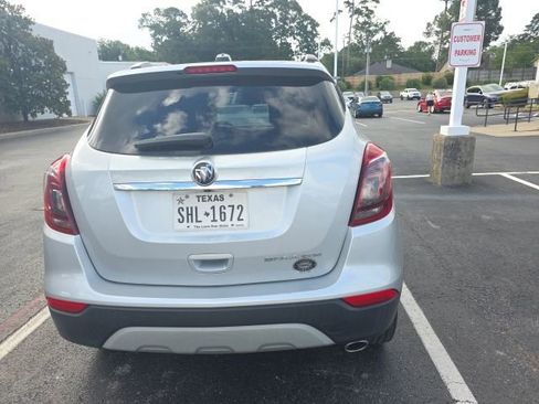Used 2022 Buick Encore Preferred w/ Safety Package FWD image 5
