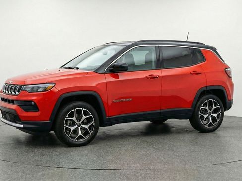Used 2025 Jeep Compass Limited image 3