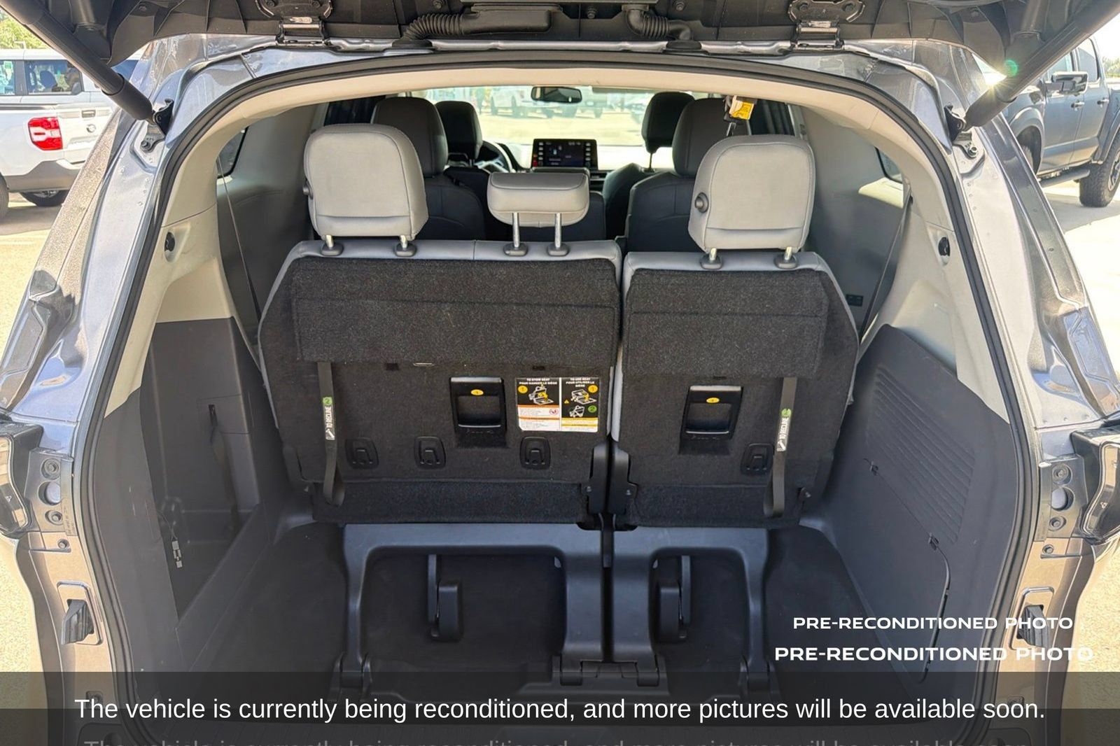 Used 2024 Toyota Sienna XLE FWD image 13
