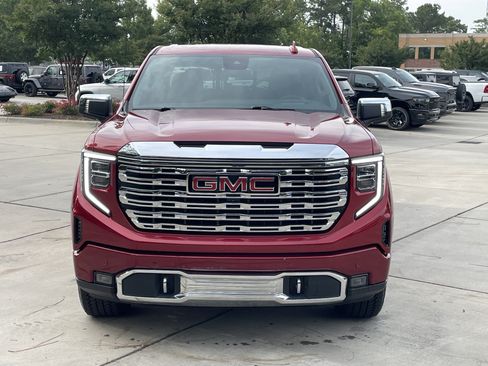 Used 2024 GMC Sierra 1500 Denali w/ Technology Package AWD/4WD image 3