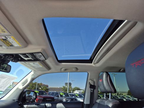 Used 2022 Toyota 4Runner TRD Off-Road Premium w/ Moonroof Package AWD/4WD image 36