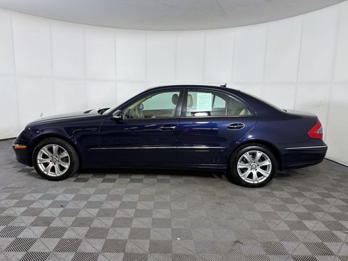 Used 2009 Mercedes-Benz E 350 4MATIC Sedan image 2