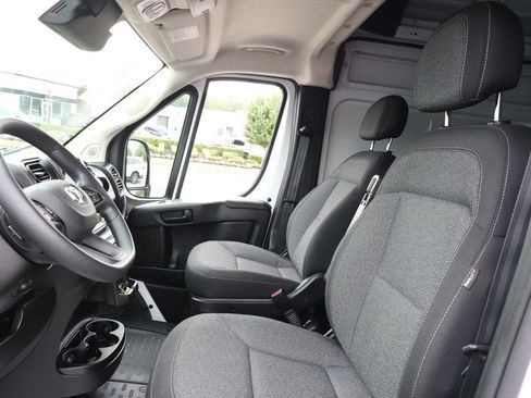Used 2025 RAM ProMaster 2500 w/ Convenience Group FWD image 18
