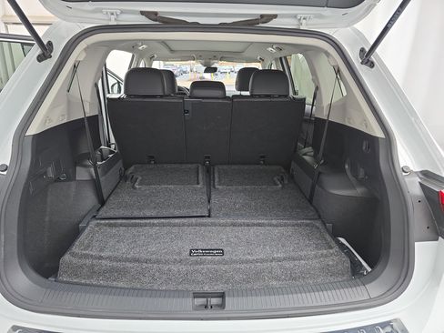 Certified 2022 Volkswagen Tiguan SE w/ Panoramic Sunroof Package image 13