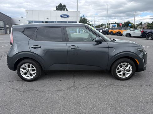 Used 2024 Kia Soul LX w/ Option Group 015 FWD image 2