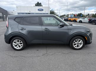 Used 2024 Kia Soul LX w/ Option Group 015 FWD video 2