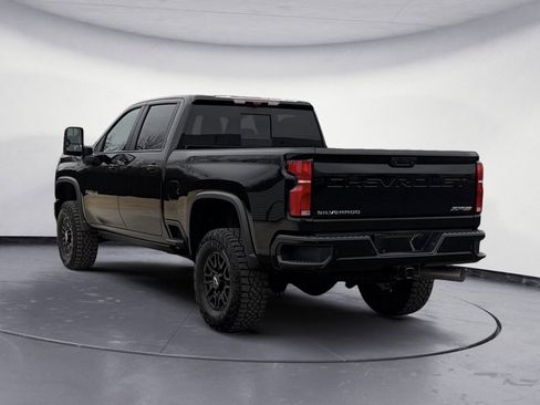 Used 2025 Chevrolet Silverado 2500 ZR2 w/ Technology Package image 5
