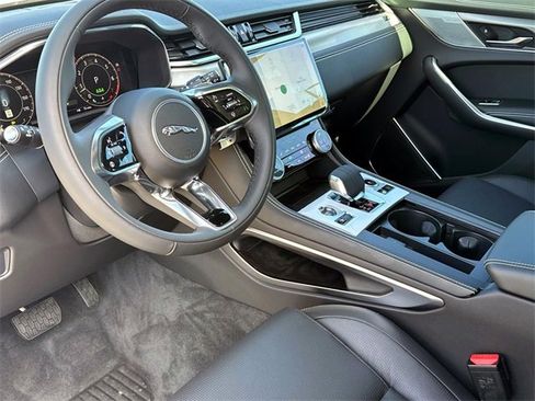 New 2025 Jaguar F-PACE R-Dynamic S image 29