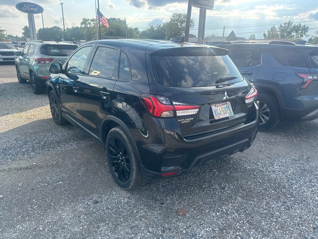 Used 2026 Mitsubishi Outlander Sport LE AWD/4WD image 4