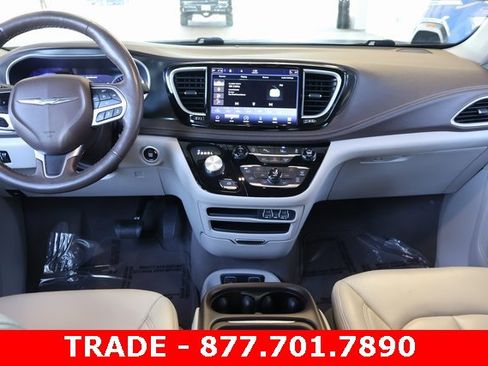 Used 2021 Chrysler Pacifica Touring w/ Cold Weather Group image 15