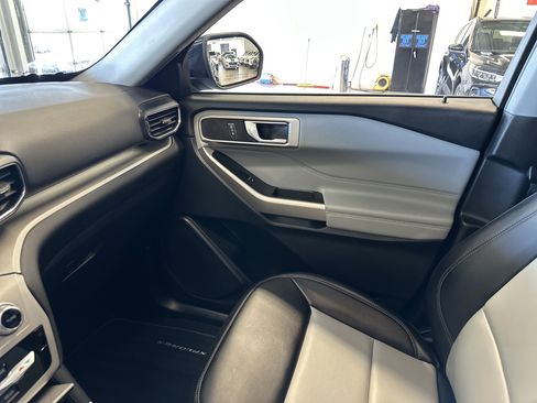 Certified 2023 Ford Explorer XLT w/ Equipment Group 202A image 27