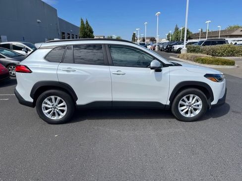 Used 2022 Toyota Corolla Cross LE AWD/4WD image 3