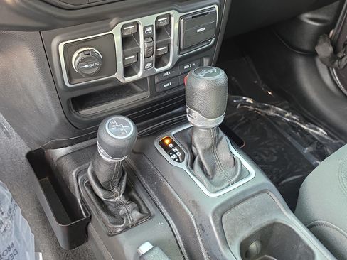Used 2018 Jeep Wrangler Unlimited Sport S AWD/4WD image 25
