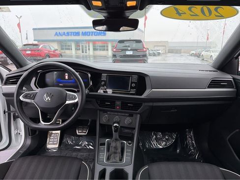 Used 2024 Volkswagen Jetta Sport image 18