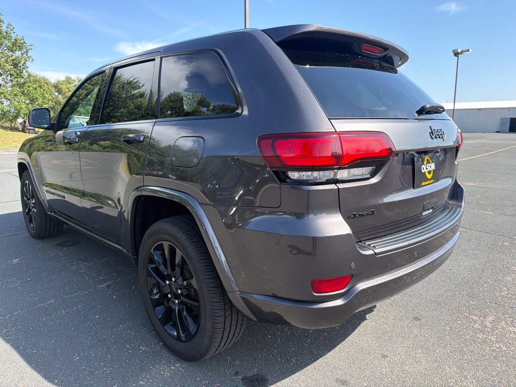 Used 2020 Jeep Grand Cherokee Altitude AWD/4WD image 5
