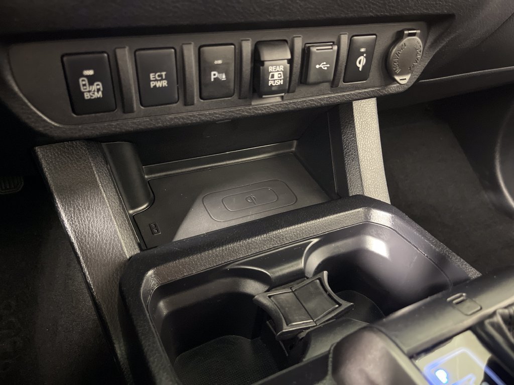 Used 2020 Toyota Tacoma TRD Sport w/ TRD Premium Sport Package AWD/4WD image 30