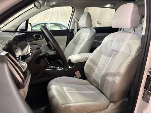 Used 2024 Kia Sorento S w/ Panoramic Sunroof Package image 6