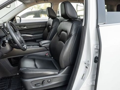 Used 2024 Nissan Pathfinder SL w/ SL Premium Package image 12