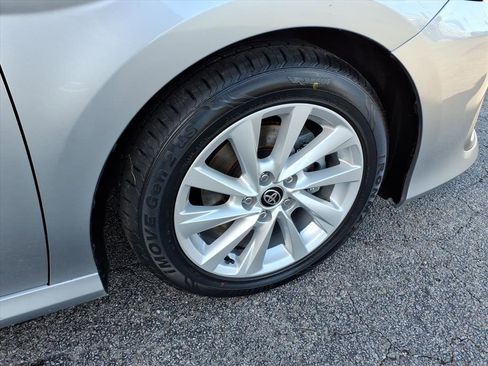 Used 2021 Toyota Camry LE image 9