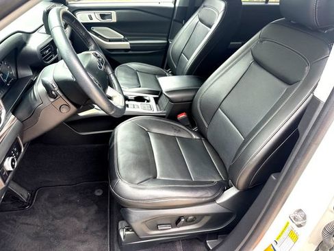 Used 2023 Ford Explorer Limited w/ Limited Technology Package RWD image 9