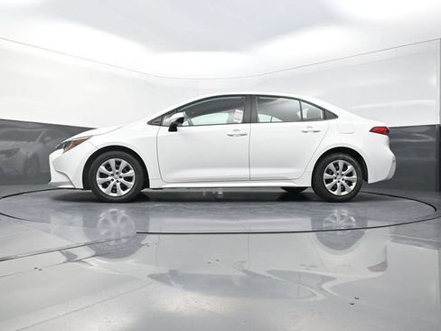 Used 2024 Toyota Corolla LE FWD image 33