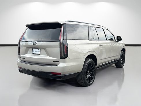 Used 2023 Cadillac Escalade ESV Sport Platinum w/ LPO, ONYX Package AWD/4WD image 3