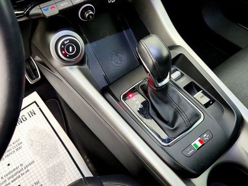 Used 2024 Alfa Romeo Tonale Veloce w/ Premium Interior Package AWD/4WD image 16
