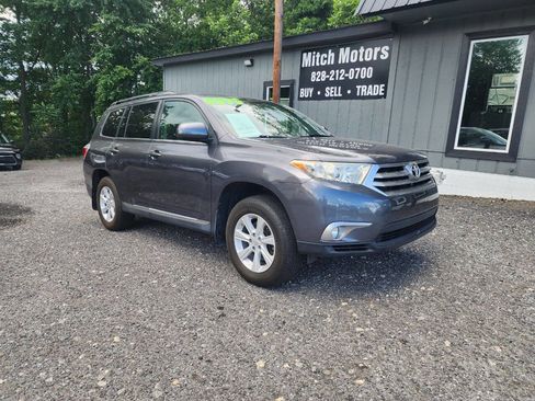 Used 2013 Toyota Highlander SE AWD/4WD image 1