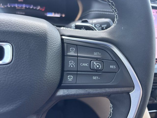 Used 2025 Jeep Grand Cherokee L Limited AWD/4WD image 25