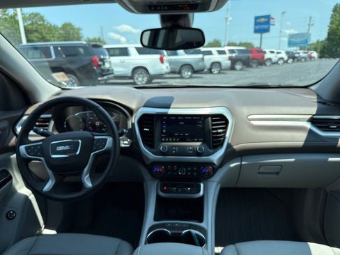 Used 2023 GMC Acadia SLT w/ Technology Package FWD image 15