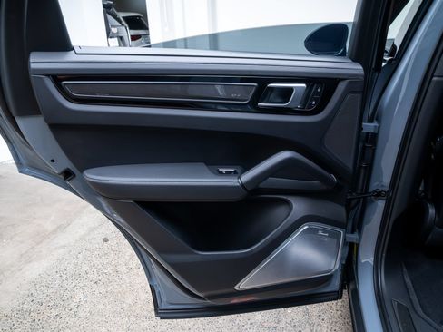 Used 2022 Porsche Cayenne Turbo GT AWD/4WD image 30