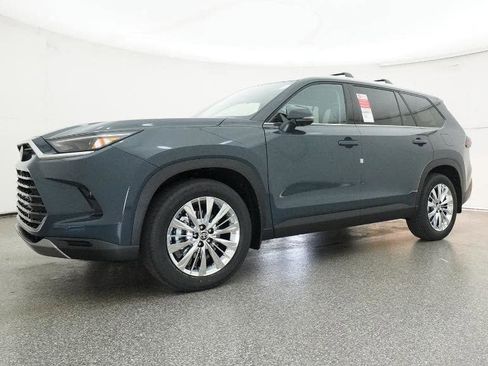 New 2026 Toyota Grand Highlander Platinum image 17