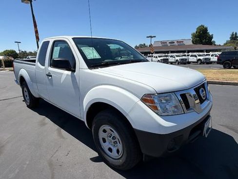 Used 2015 Nissan Frontier S RWD image 2