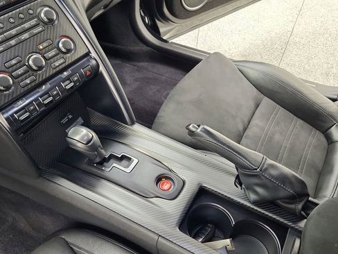 Used 2014 Nissan GT-R Premium image 31
