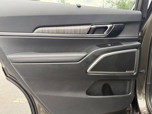 Certified 2025 Kia Telluride EX w/ EX Captain's Chair Package FWD image 26