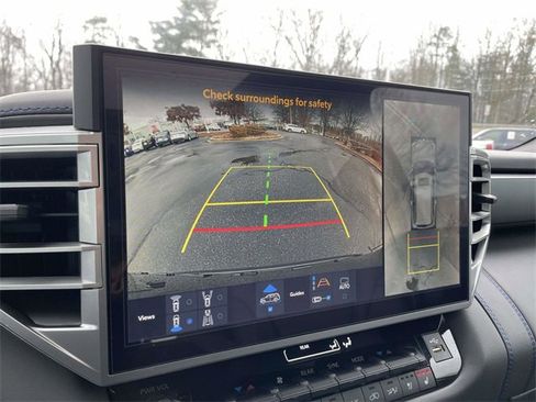 Used 2025 Toyota Sequoia Platinum image 31